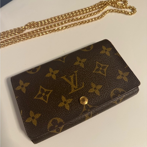 Louis Vuitton Handbags - Louis Vuitton Tresor wallet in Monogram